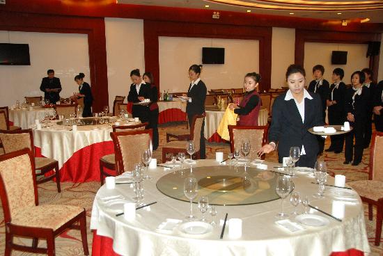 以赛促学，匠心服务——学员餐厅成功举办首届服务技能大赛
